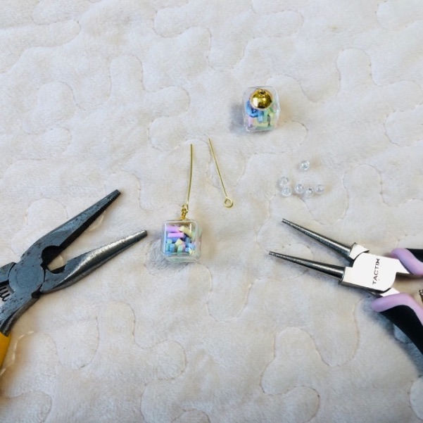 ガラスドームのイヤリングの作り方・手順3