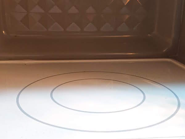 電子レンジの底が重曹でキレイに
