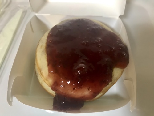 マックハワイアンパンケーキに3種のベリーソース